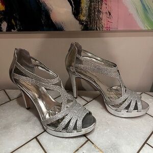 Alfani Silver Sparkling Pump. Great Condition!